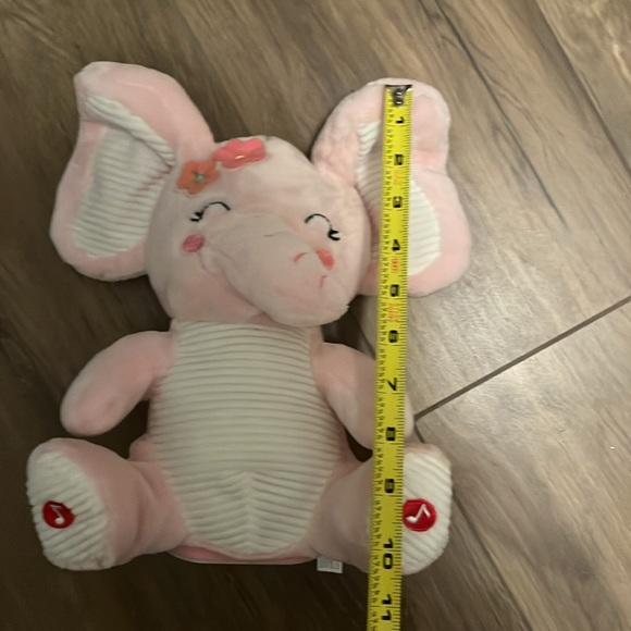 Adorable peek a boo elephant - Picture 7 of 7